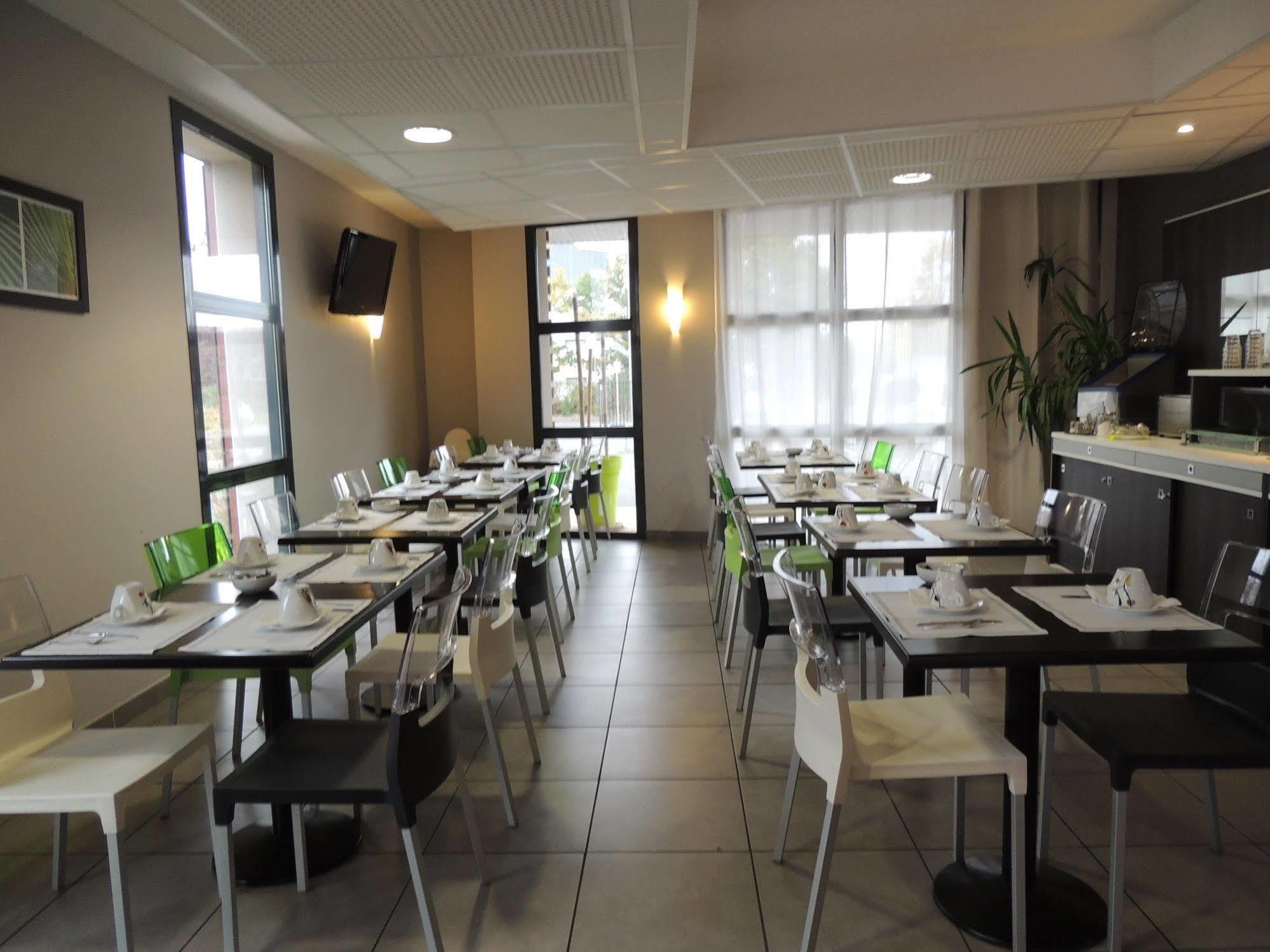 The Originals City, Hotel Novella Confort, Nantes Est Carquefou Exteriér fotografie
